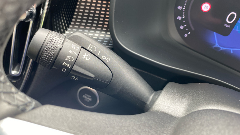 Volvo XC40 2.0 B4P Ultimate Dark 5dr Auto Petrol Estate